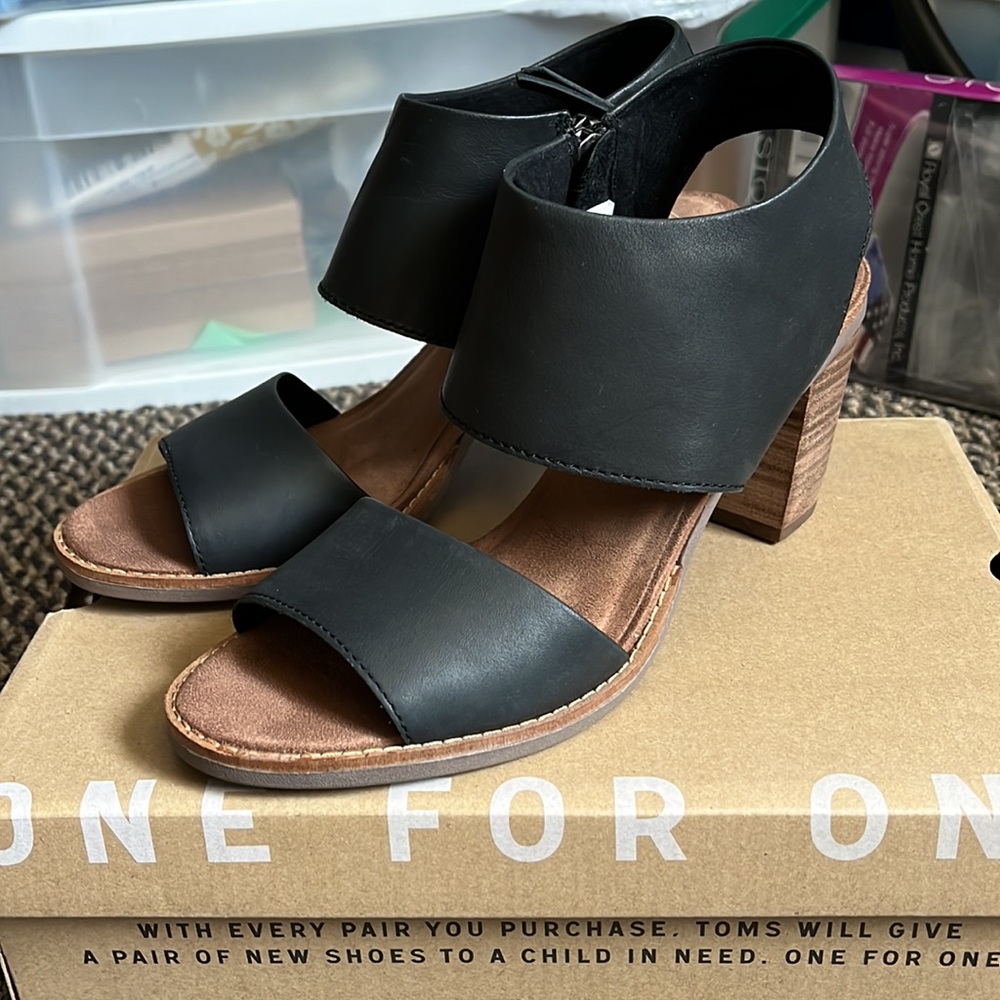 Toms Majorca Black Leather Sandals Size 8